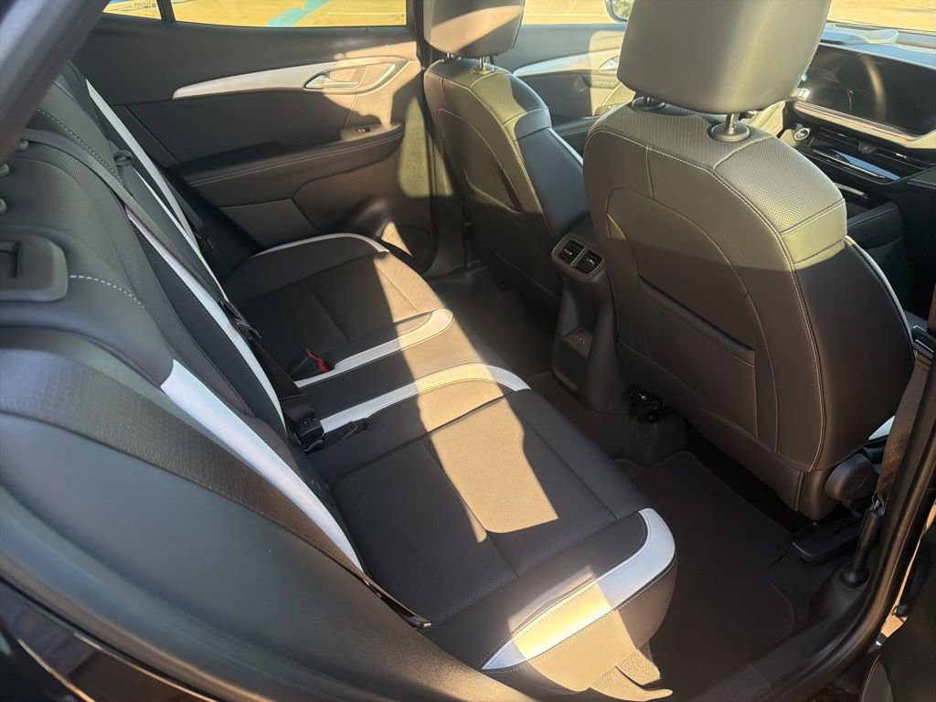 Used 2025 Buick Envision Sport Touring image 24