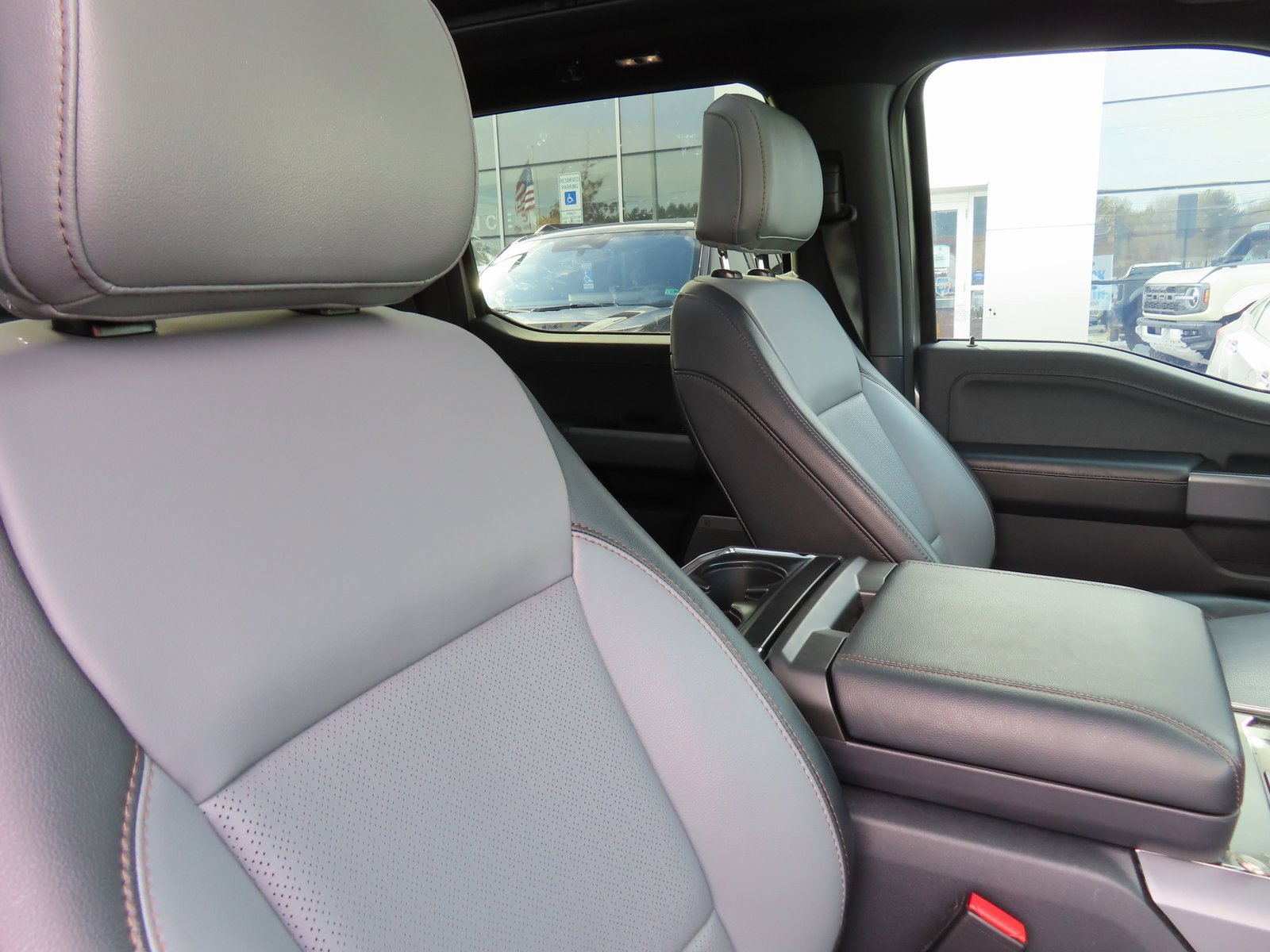 Used 2024 Ford F150 Lightning Lariat image 39