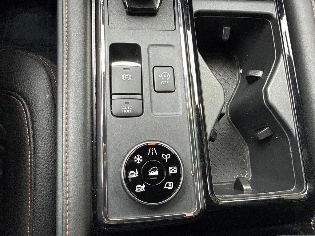 Used 2025 Nissan Pathfinder Rock Creek AWD/4WD image 31