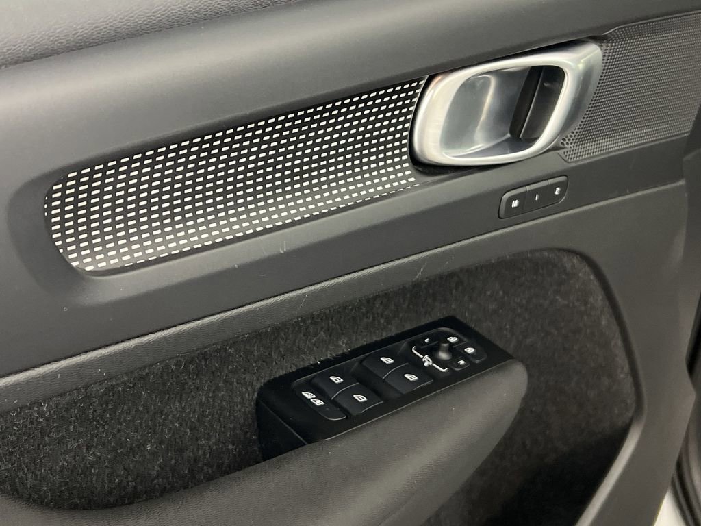 Used 2021 Volvo XC40 T5 R-Design w/ Advanced Package image 13