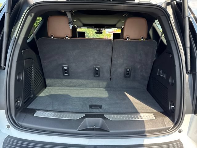 Used 2025 Chevrolet Tahoe High Country AWD/4WD image 24