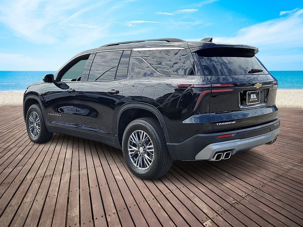 Certified 2025 Chevrolet Traverse LT w/ Driver Confidence Package FWD image 4