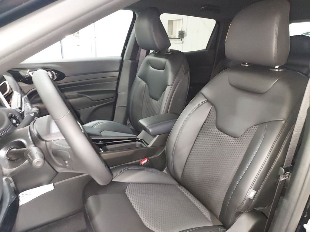 New 2026 Jeep Compass Latitude image 17