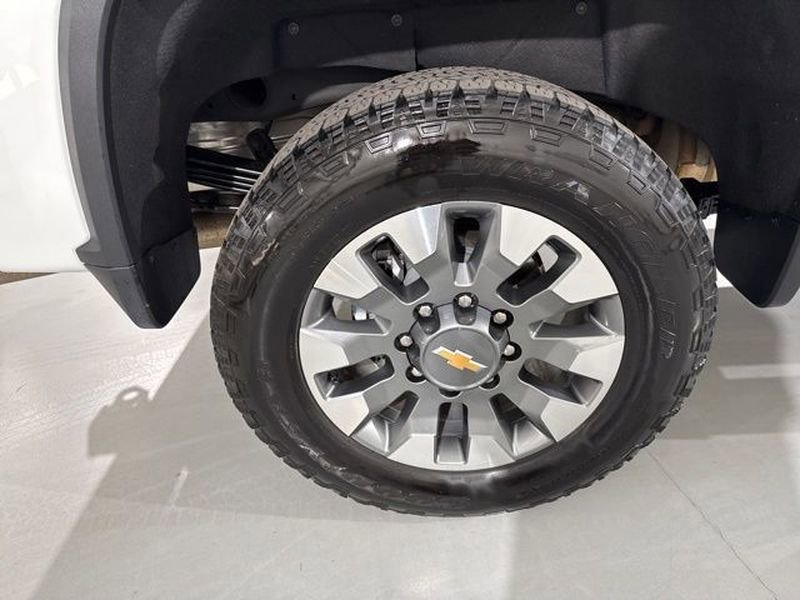 Used 2024 Chevrolet Silverado 2500 Custom w/ Custom Value Package image 13