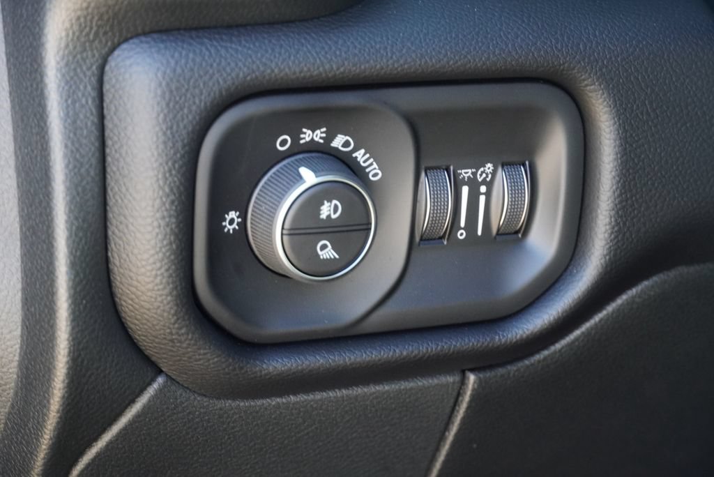 New 2026 RAM 3500 Laramie AWD/4WD image 23