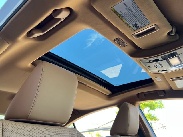 Used 2025 Lexus ES 300h w/ Premium Package FWD image 52