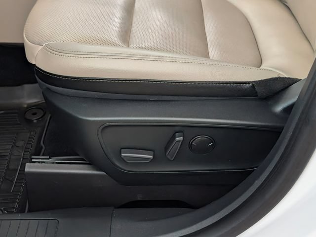 Certified 2022 Ford Escape SEL w/ Technology Package AWD/4WD image 9