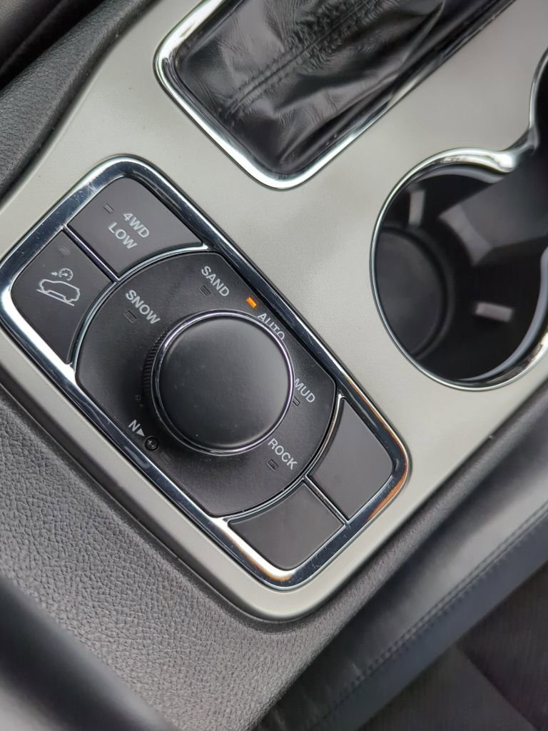 Used 2020 Jeep Grand Cherokee Laredo w/ Quick Order Package 2BN North image 26