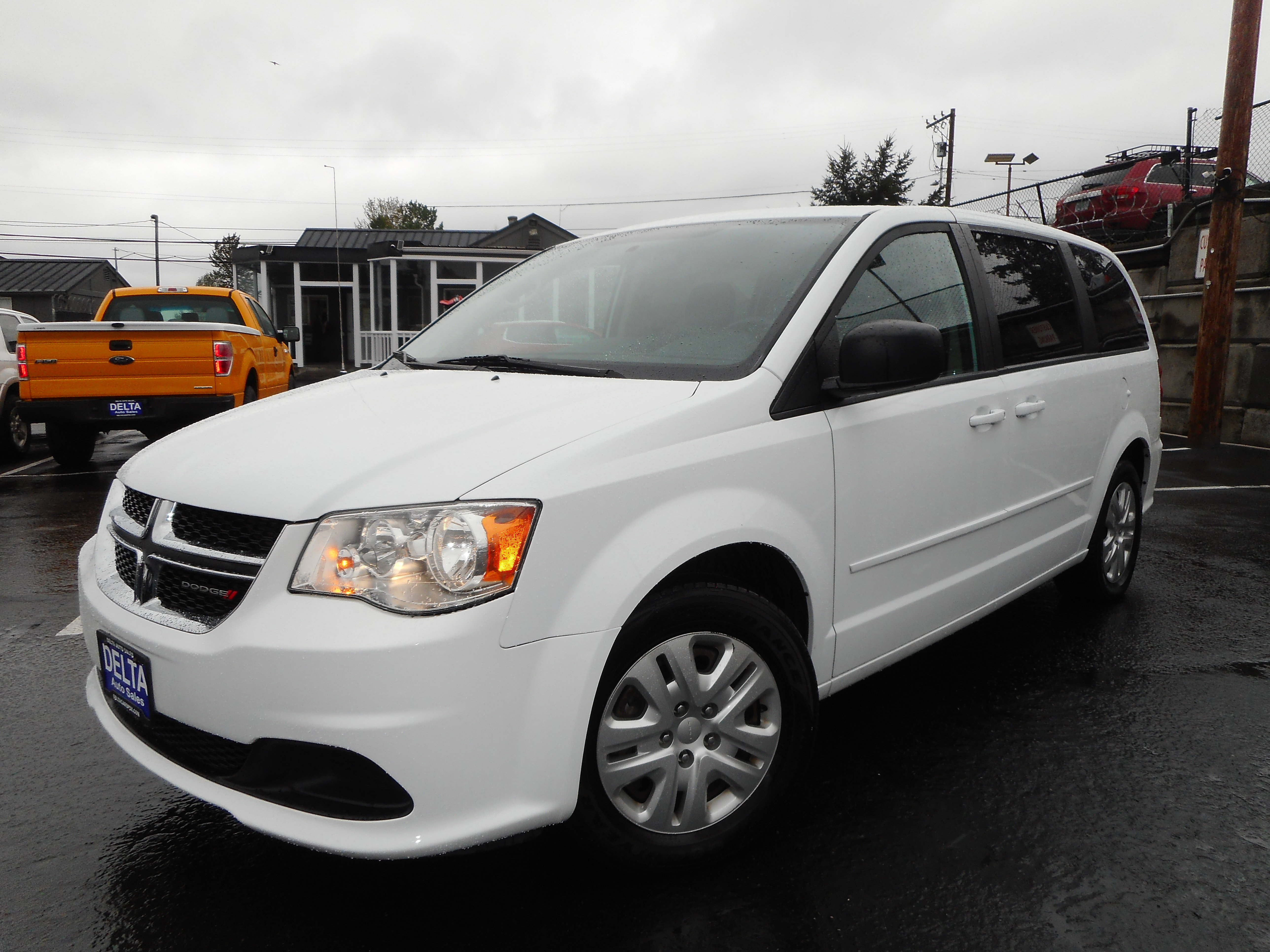 Used 2017 Dodge Grand Caravan SE w/ Power Window Group FWD image 2