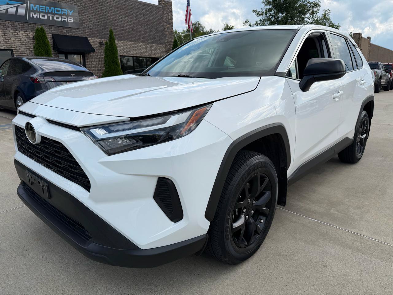 Used 2024 Toyota RAV4 LE AWD/4WD image 1