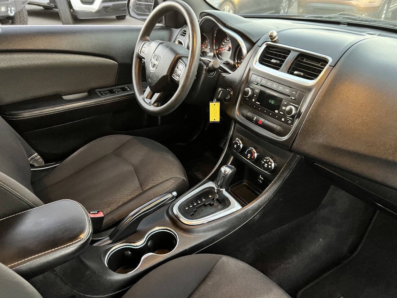 Used 2014 Dodge Avenger SE FWD image 17