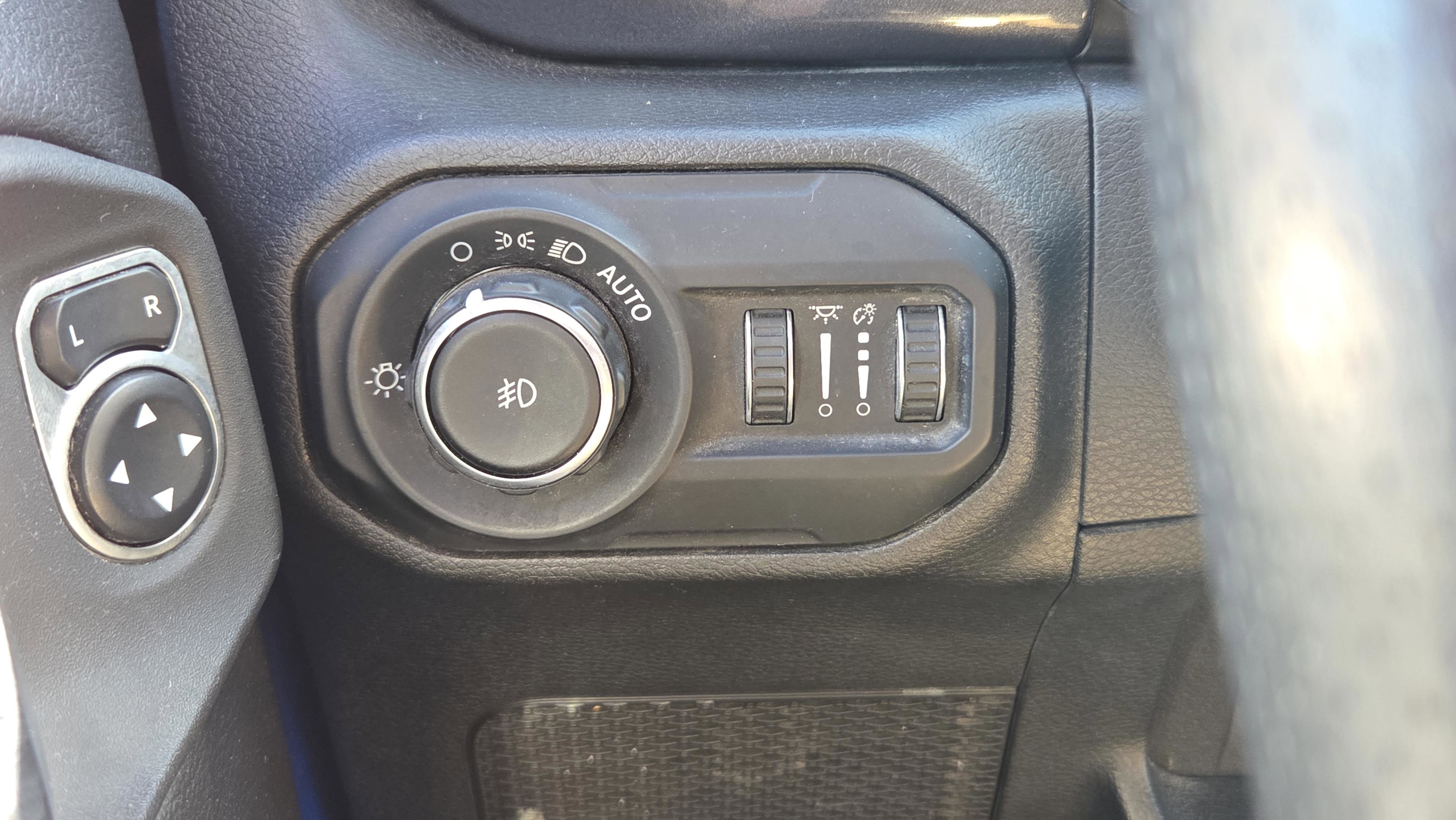 Used 2021 Jeep Wrangler Unlimited Rubicon w/ Dual Top Group image 13