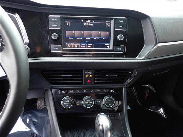 Used 2021 Volkswagen Jetta SE w/ SE Cold Weather Package FWD image 15