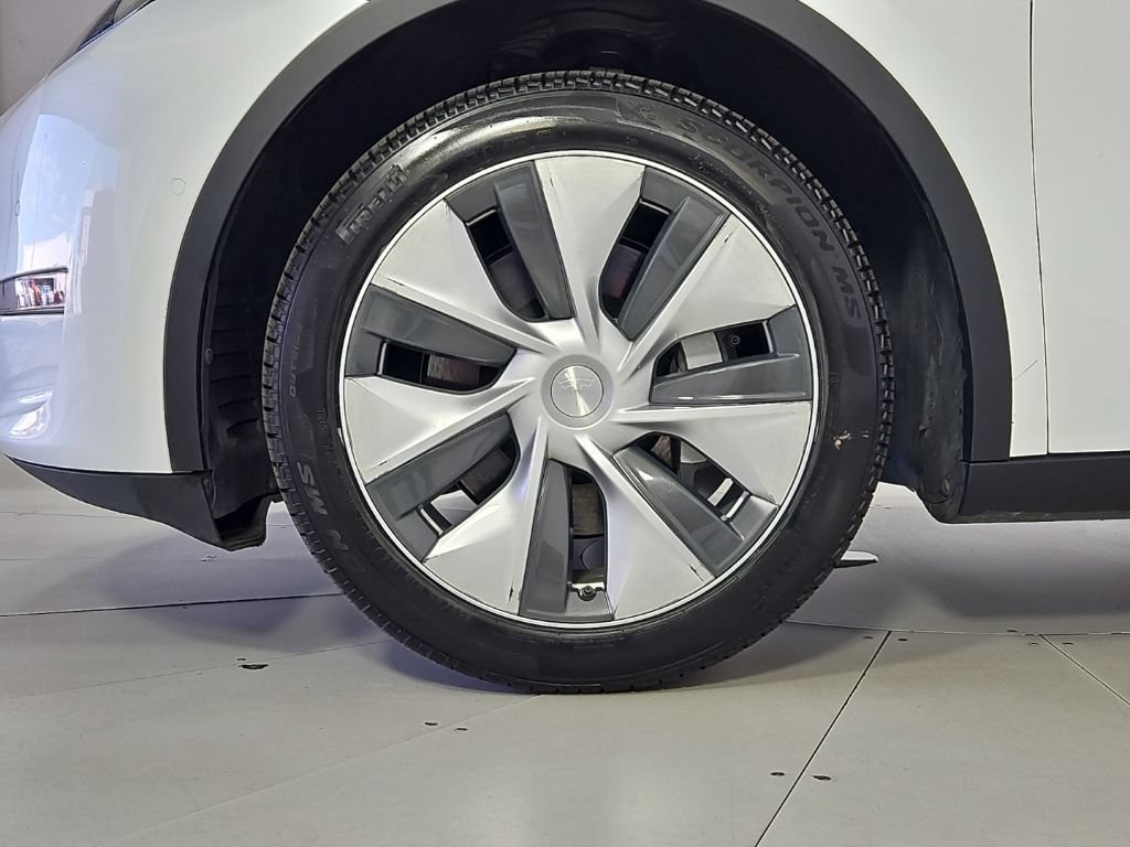 Used 2022 Tesla Model Y Long Range AWD/4WD image 5