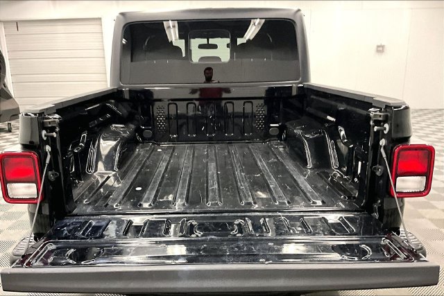 Used 2021 Jeep Gladiator Rubicon w/ Cold Weather Group AWD/4WD image 29