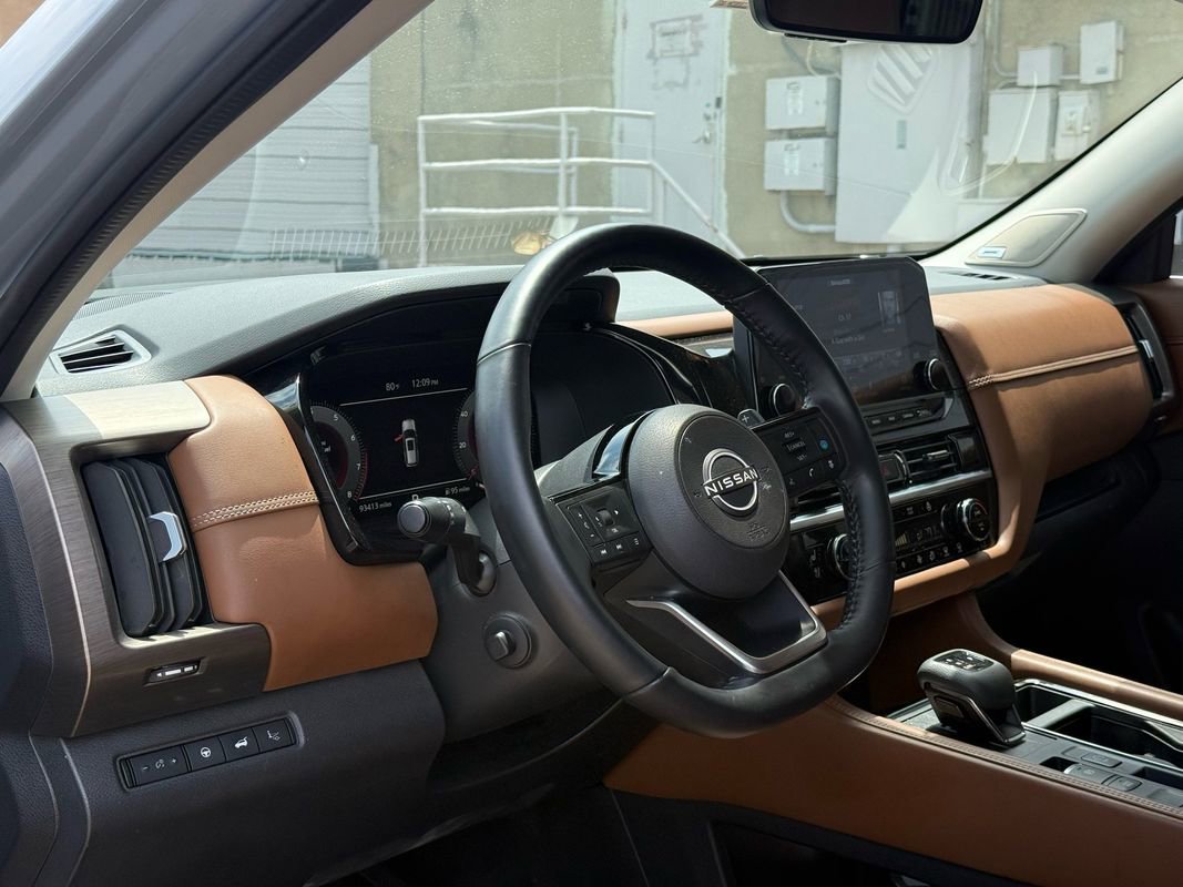 Used 2023 Nissan Pathfinder Platinum FWD image 7