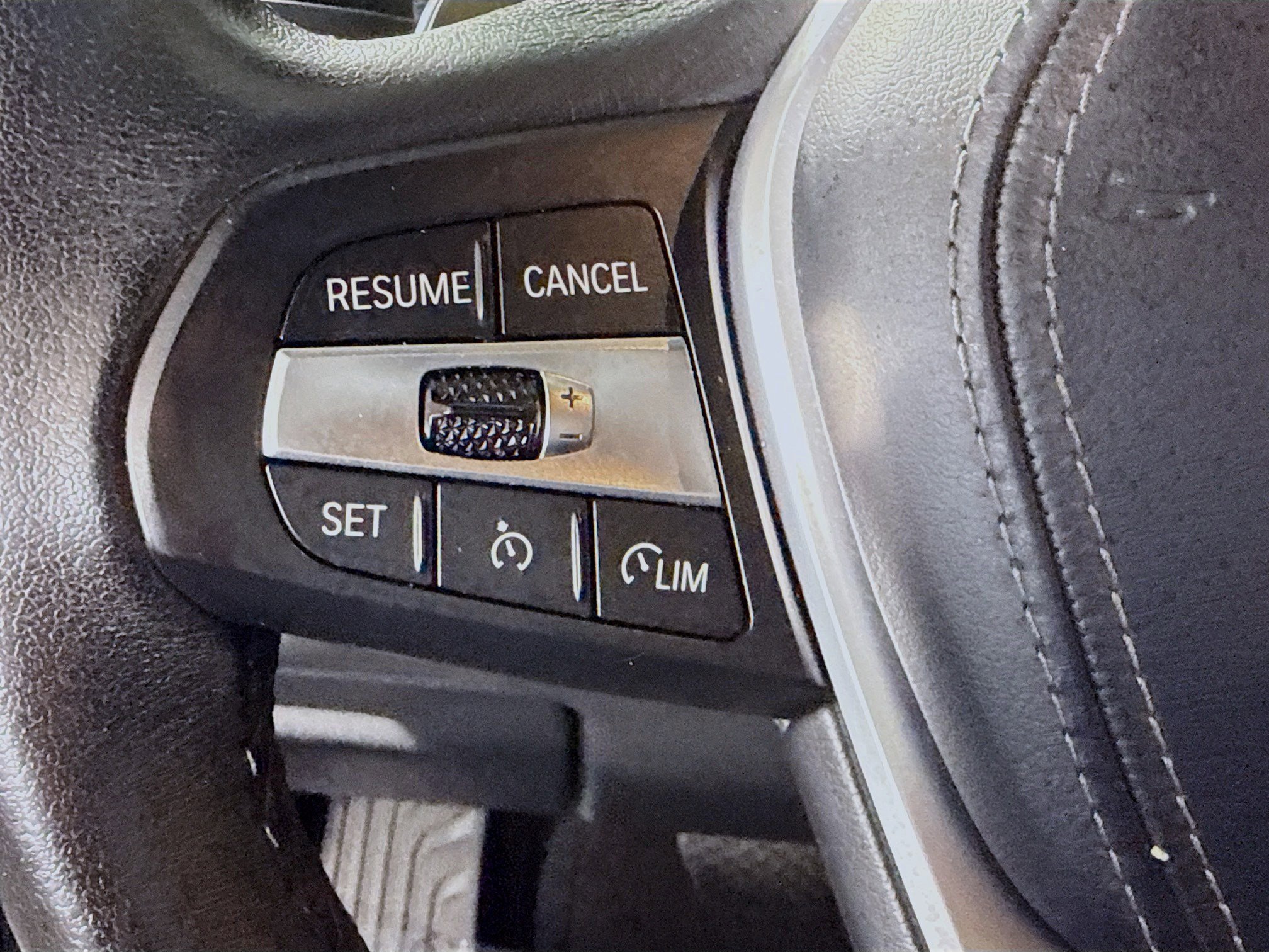 Used 2022 BMW X6 xDrive40i w/ Premium Package image 14