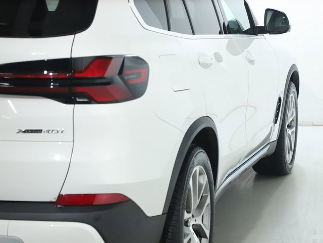 Used 2026 BMW X5 xDrive40i w/ Climate Comfort Package image 46