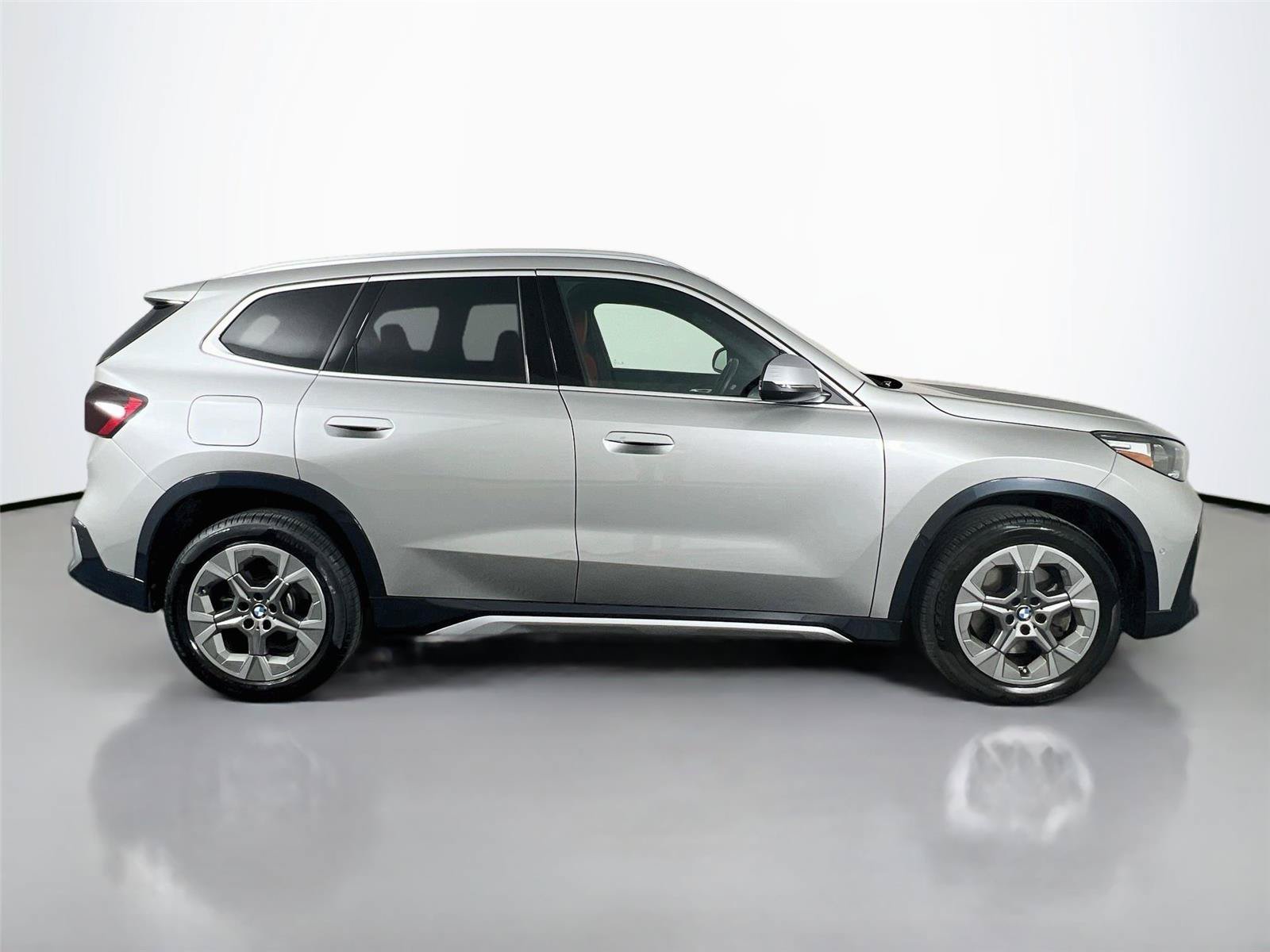 Used 2024 BMW X1 xDrive28i w/ Convenience Package AWD/4WD image 7