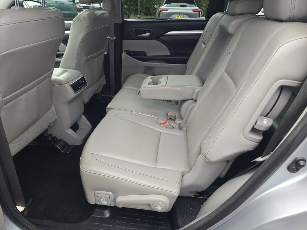 Used 2015 Toyota Highlander XLE AWD/4WD image 19