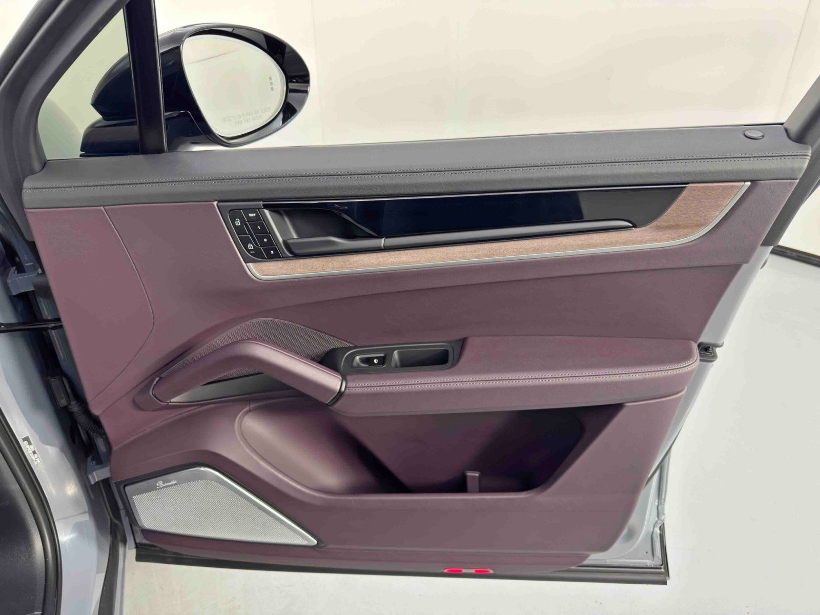 Used 2024 Porsche Cayenne Turbo AWD/4WD image 47