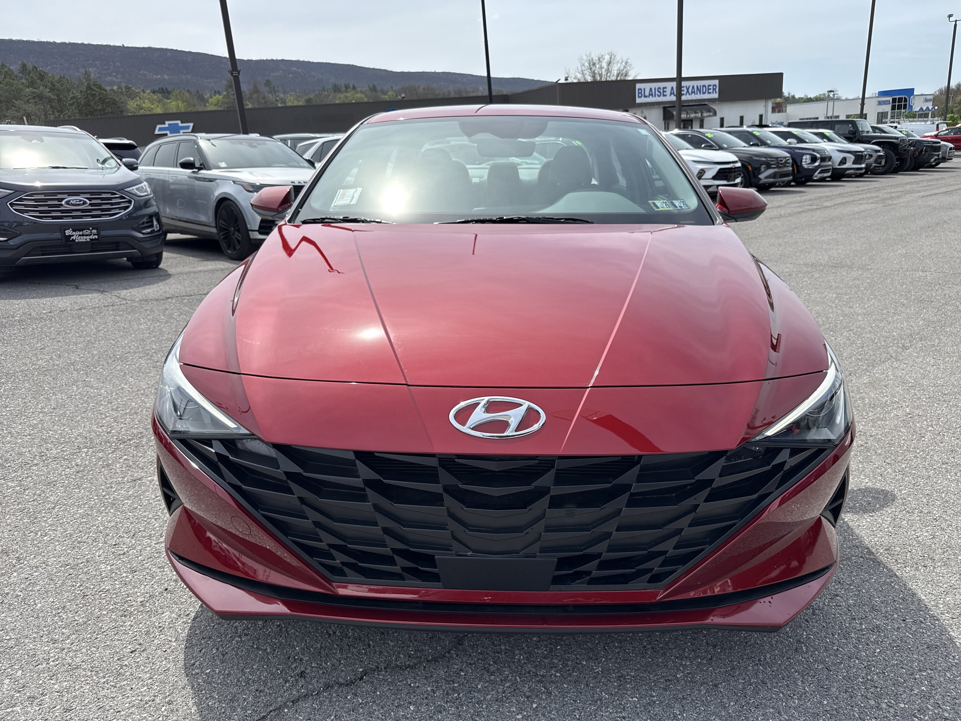 Used 2023 Hyundai Elantra SEL w/ Convenience Package image 9