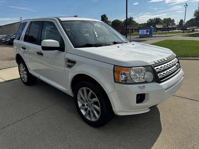 Used 2011 Land Rover LR2 HSE image 3