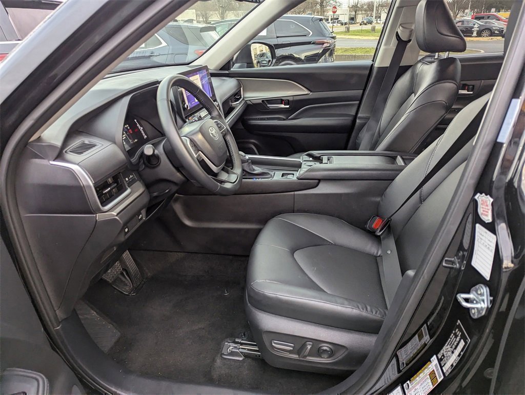 Used 2025 Toyota Grand Highlander AWD image 13
