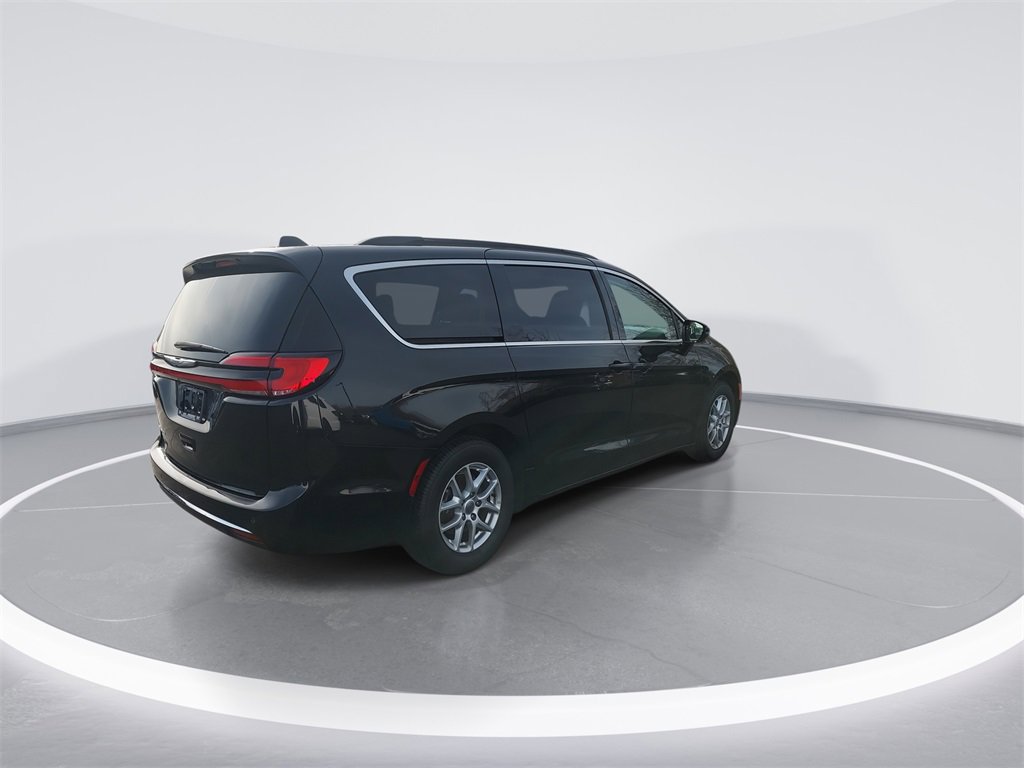 Used 2022 Chrysler Pacifica Touring-L image 8