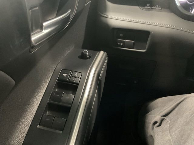 Used 2020 Toyota Highlander XLE AWD/4WD image 17