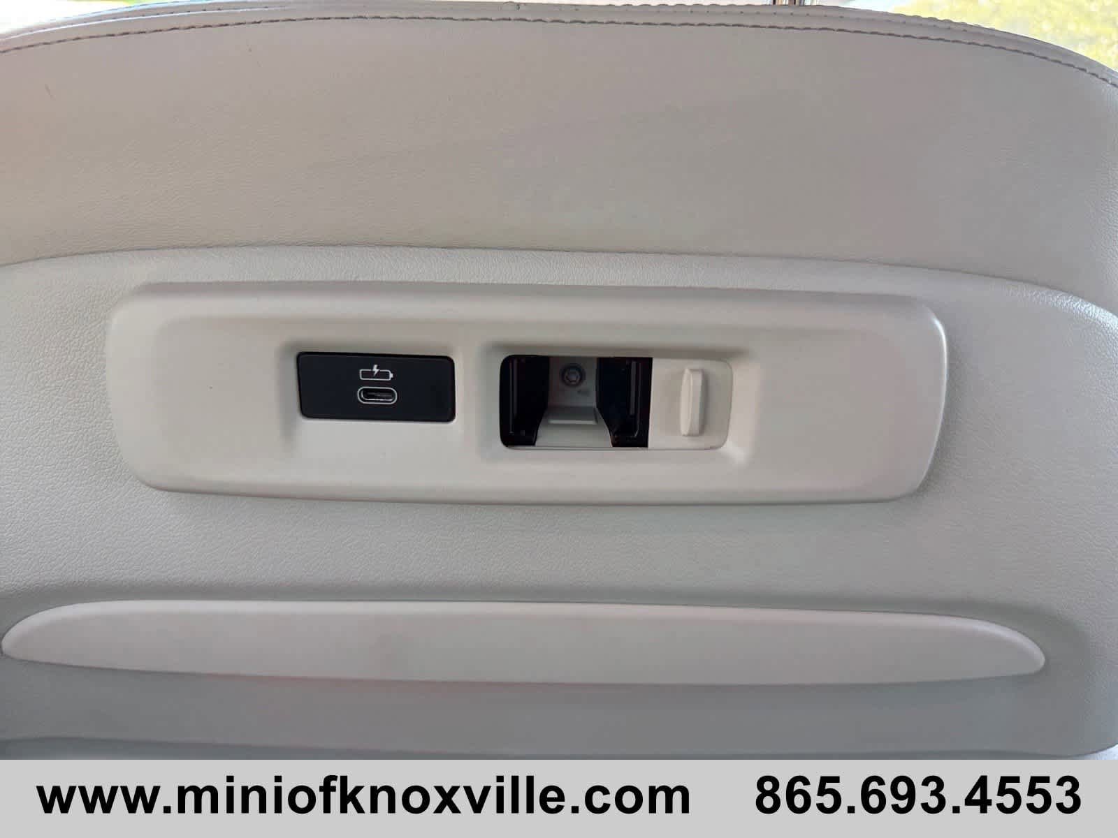 Used 2022 BMW X7 xDrive40i w/ M Sport Package AWD/4WD image 19