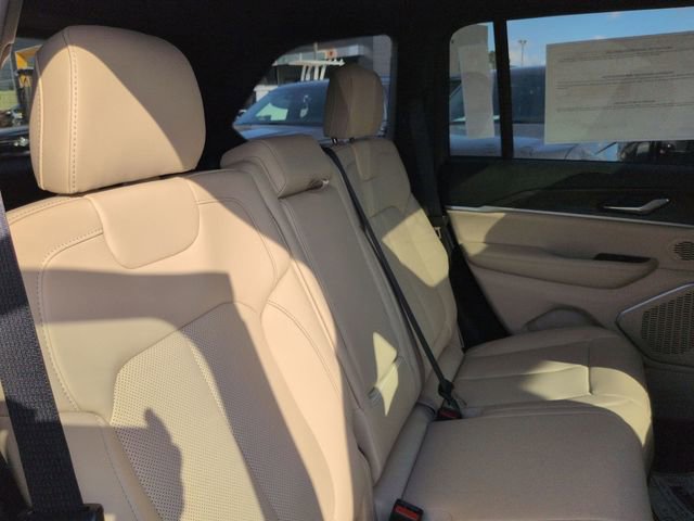 New 2026 Jeep Grand Cherokee Limited w/ Luxury Tech Group II AWD/4WD image 29