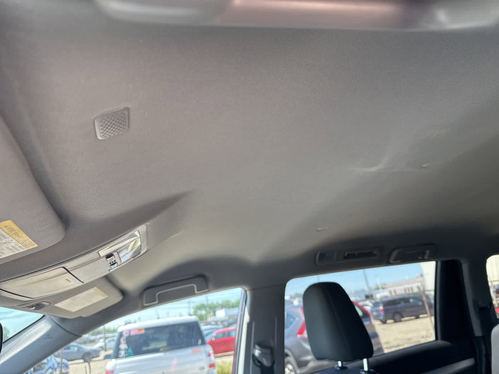 Used 2019 Toyota Highlander LE AWD/4WD image 17