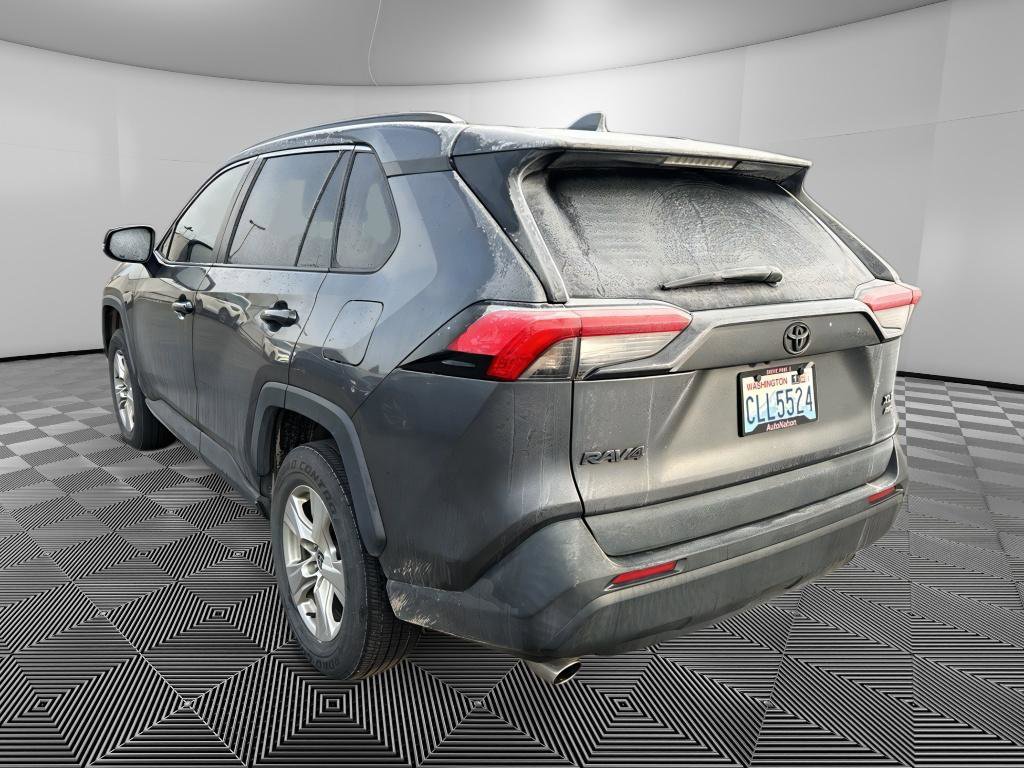 Used 2021 Toyota RAV4 XLE w/ XLE Grade Weather Package image 5