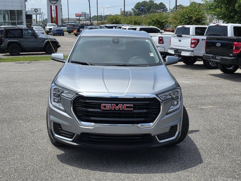 Used 2024 GMC Terrain SLE AWD/4WD image 3