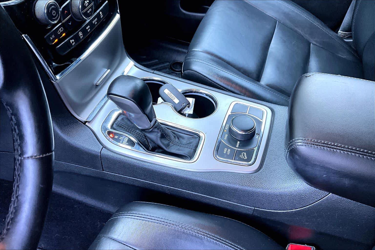 Used 2021 Jeep Grand Cherokee Limited AWD/4WD image 16