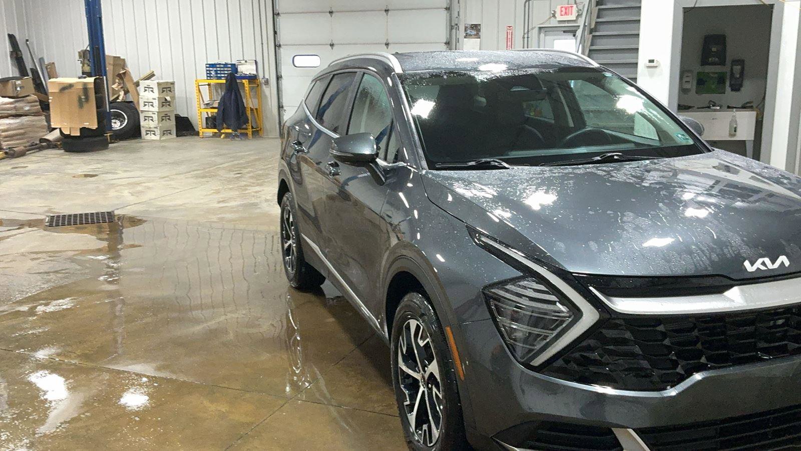 Used 2024 Kia Sportage EX image 3