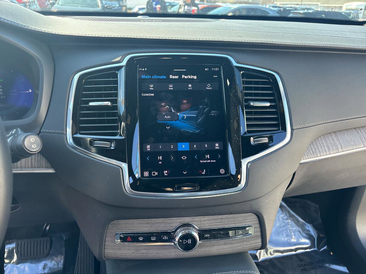 Used 2023 Volvo XC90 T8 Ultimate w/ Protection Package Premier image 16