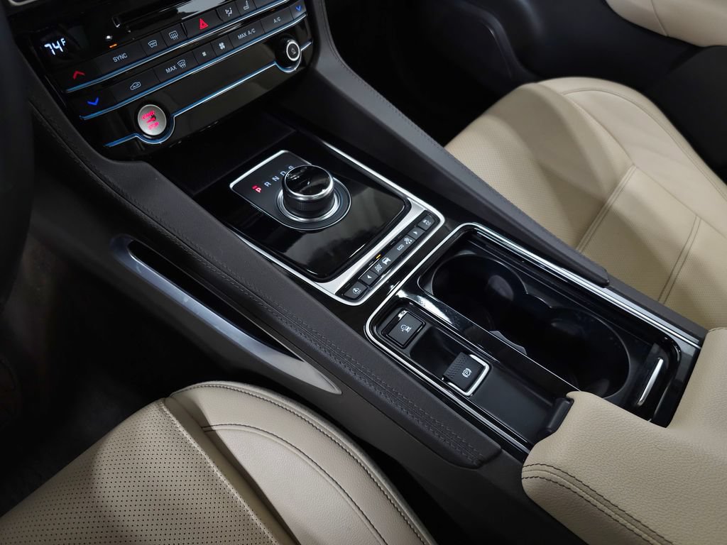 Used 2020 Jaguar F-PACE Prestige AWD/4WD image 31
