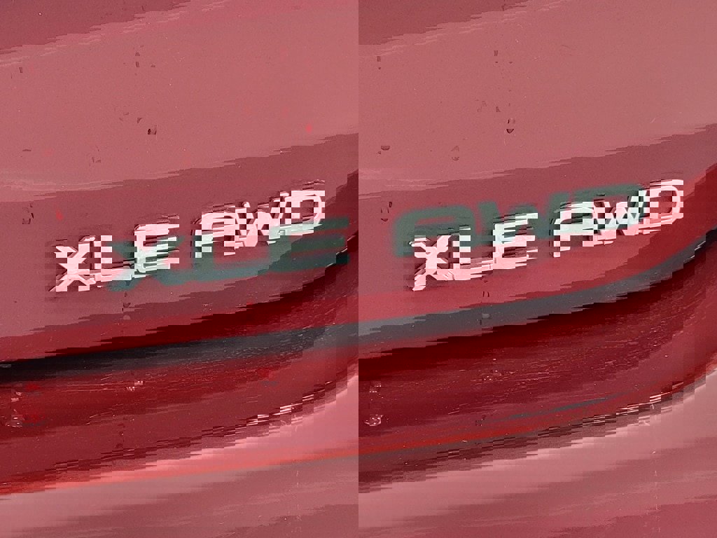 Used 2022 Toyota Highlander XLE image 10