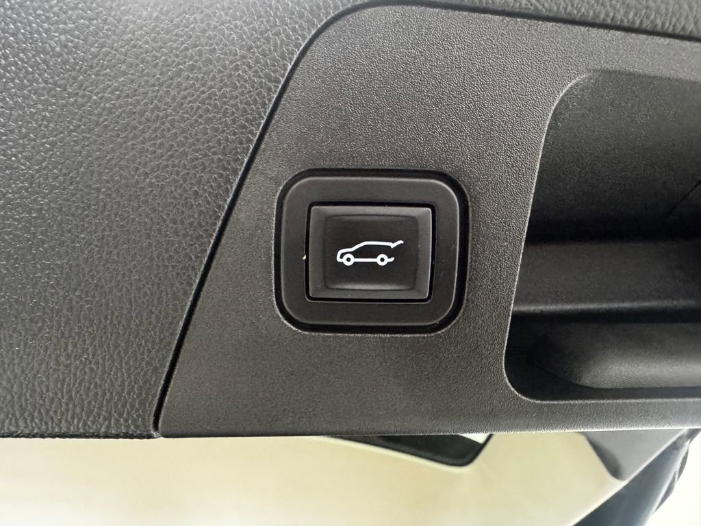 Used 2019 Buick Envision Essence FWD image 35