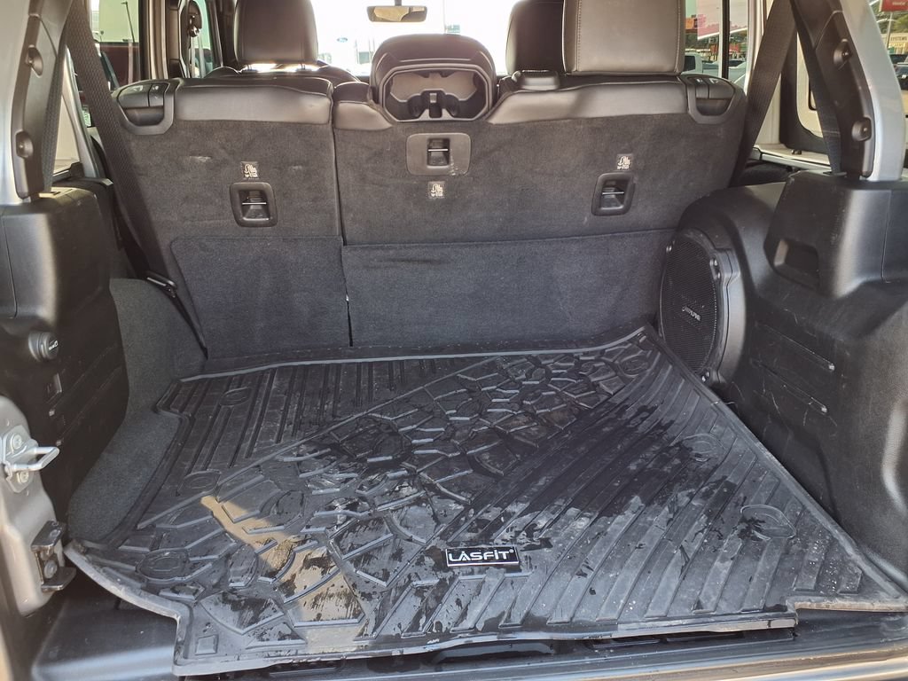 Used 2019 Jeep Wrangler Unlimited Sahara AWD/4WD image 9