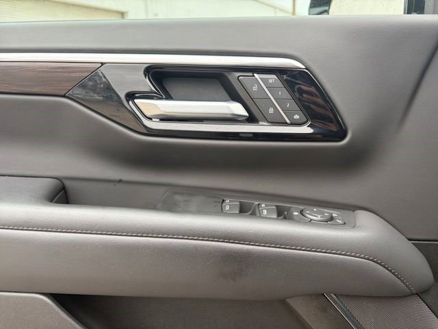 Certified 2025 Chevrolet Suburban Z71 AWD/4WD image 4