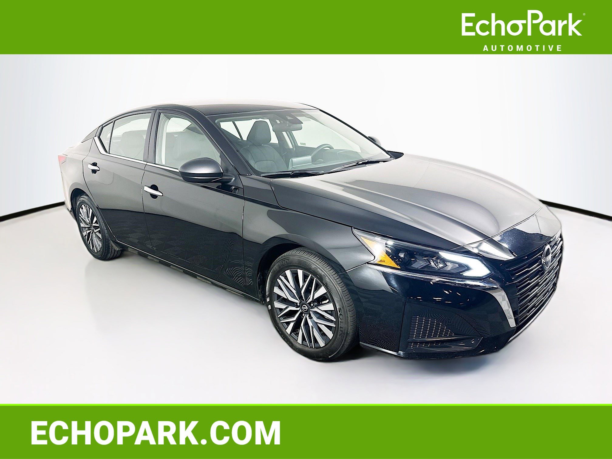 Used 2024 Nissan Altima 2.5 SV image 1