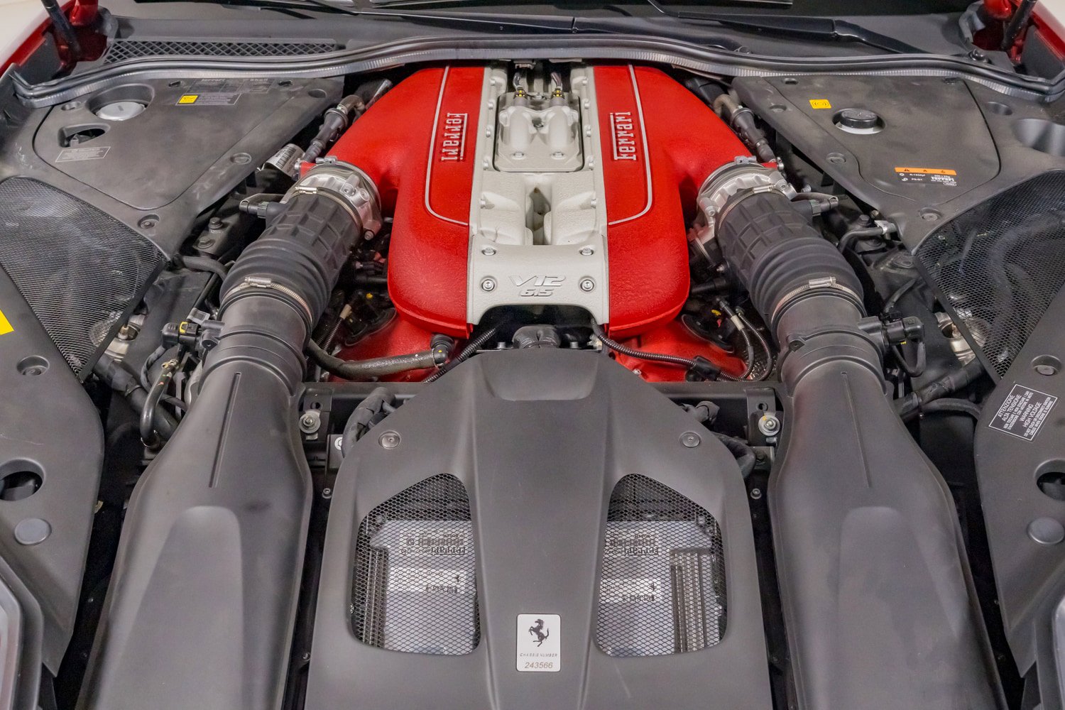 Used 2019 Ferrari 812 Superfast RWD image 37