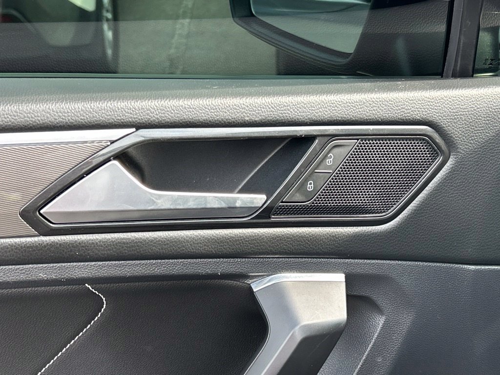 Certified 2023 Volkswagen Tiguan SE R-Line FWD image 18
