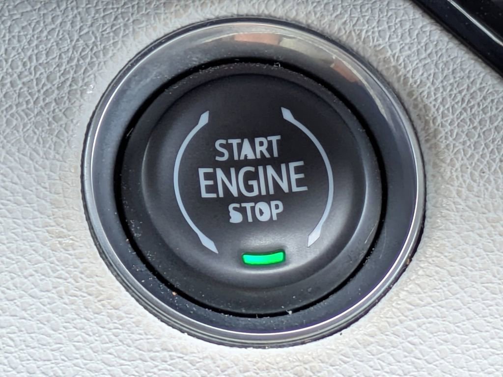 Used 2025 Buick Enclave Avenir w/ Super Cruise Package FWD image 30
