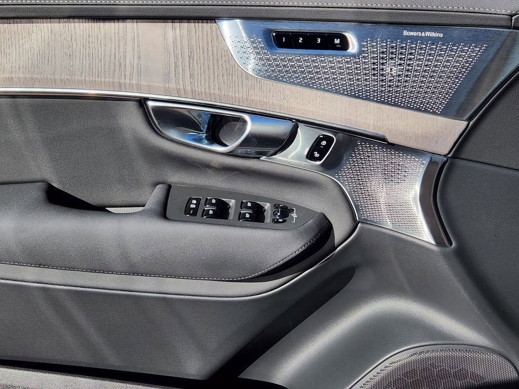 New 2026 Volvo XC90 B6 Ultra w/ Lounge Package image 3