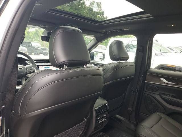 New 2026 Jeep Grand Cherokee L Limited w/ Limited Altitude Package AWD/4WD image 12