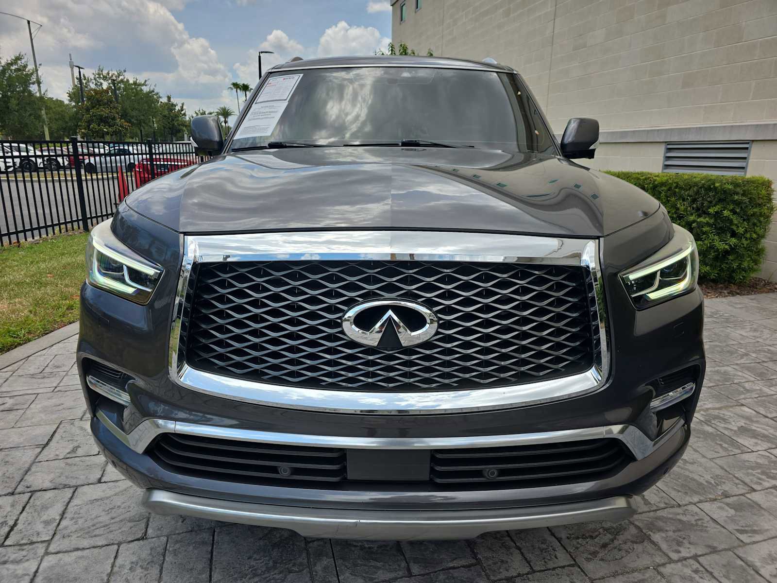 Used 2019 INFINITI QX80 Limited w/ All-Season Package AWD/4WD image 2